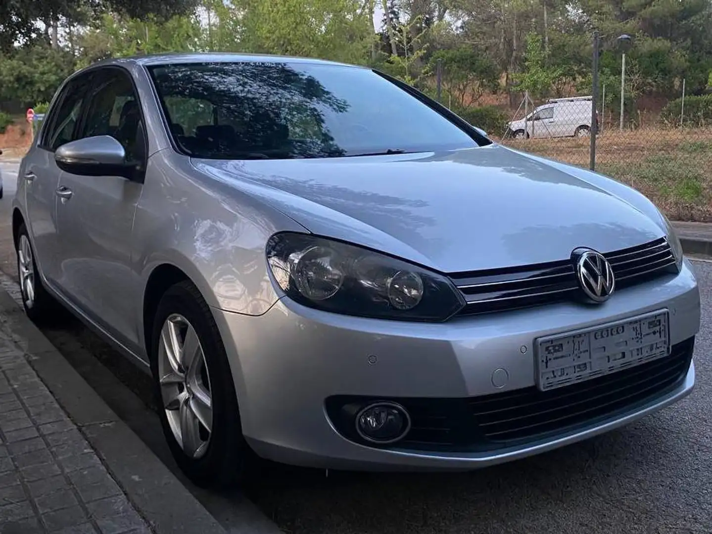 Volkswagen Golf Golf 1.6TDI CR Bluemotion 105 Bluemotion Plateado - 2