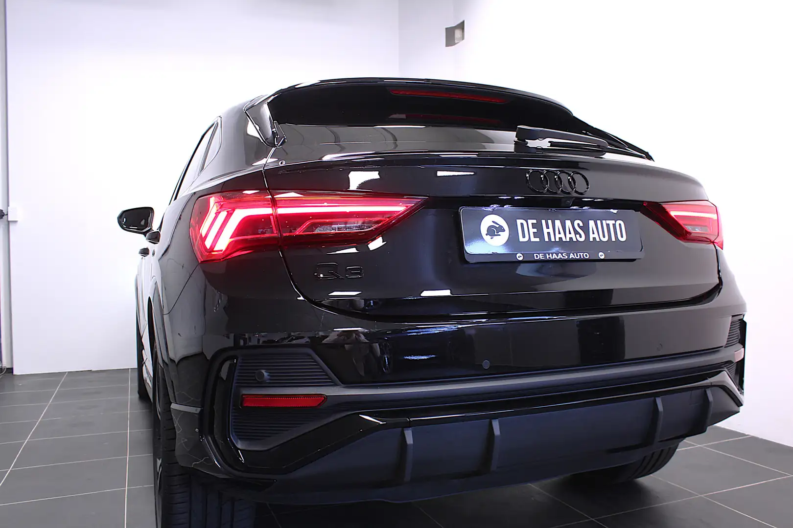 Audi Q3 Sportback 45 TFSI e S-Line/Black ed./20 inch/Rood Zwart - 2