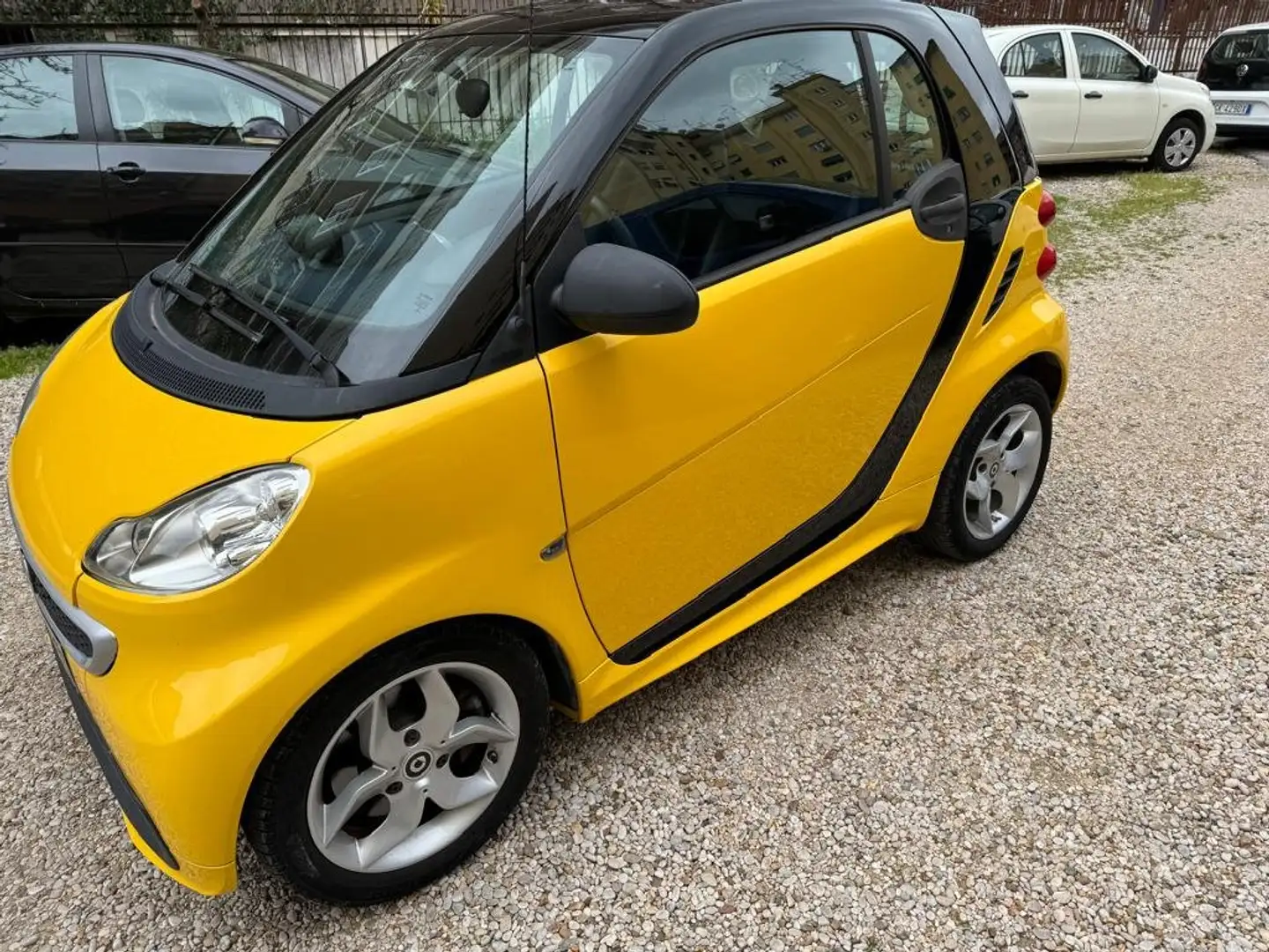 smart forTwo Fortwo 1.0 mhd Special One 71cv Amarillo - 1