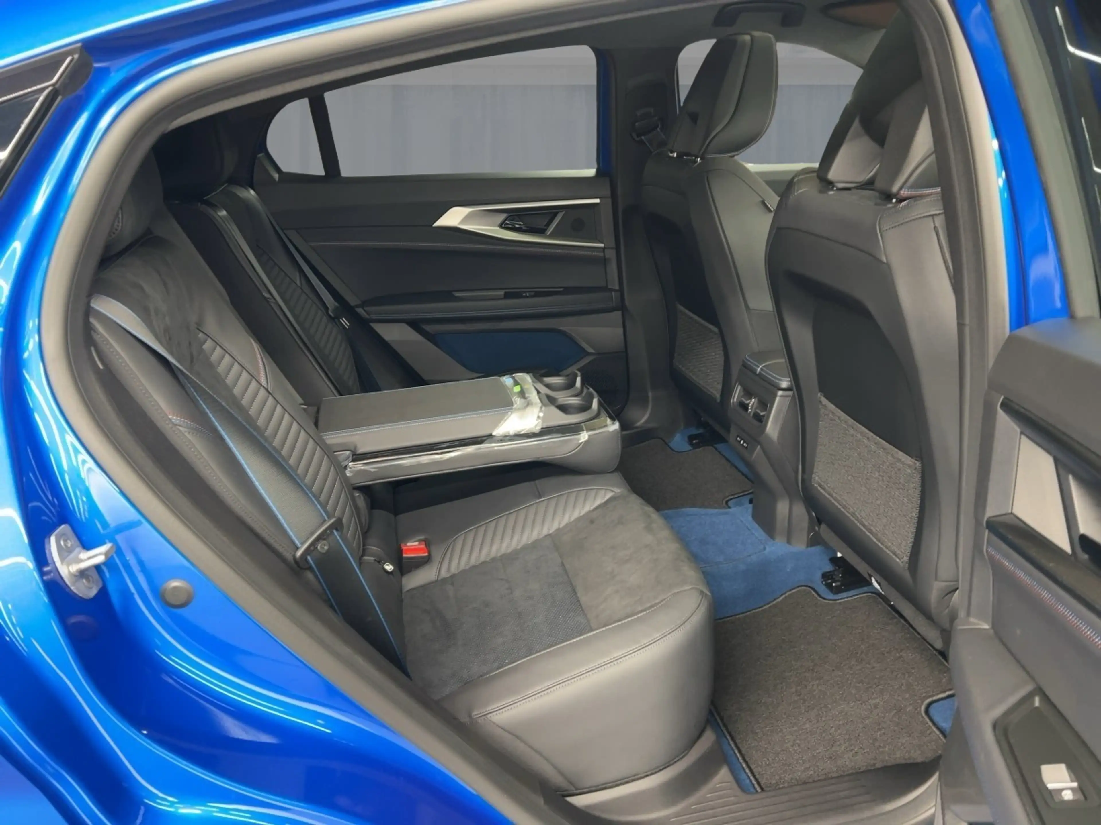 Renault Rafale Atelier Alpine E-Tech Plug-in Hybrid 300 4x4 — photo 9