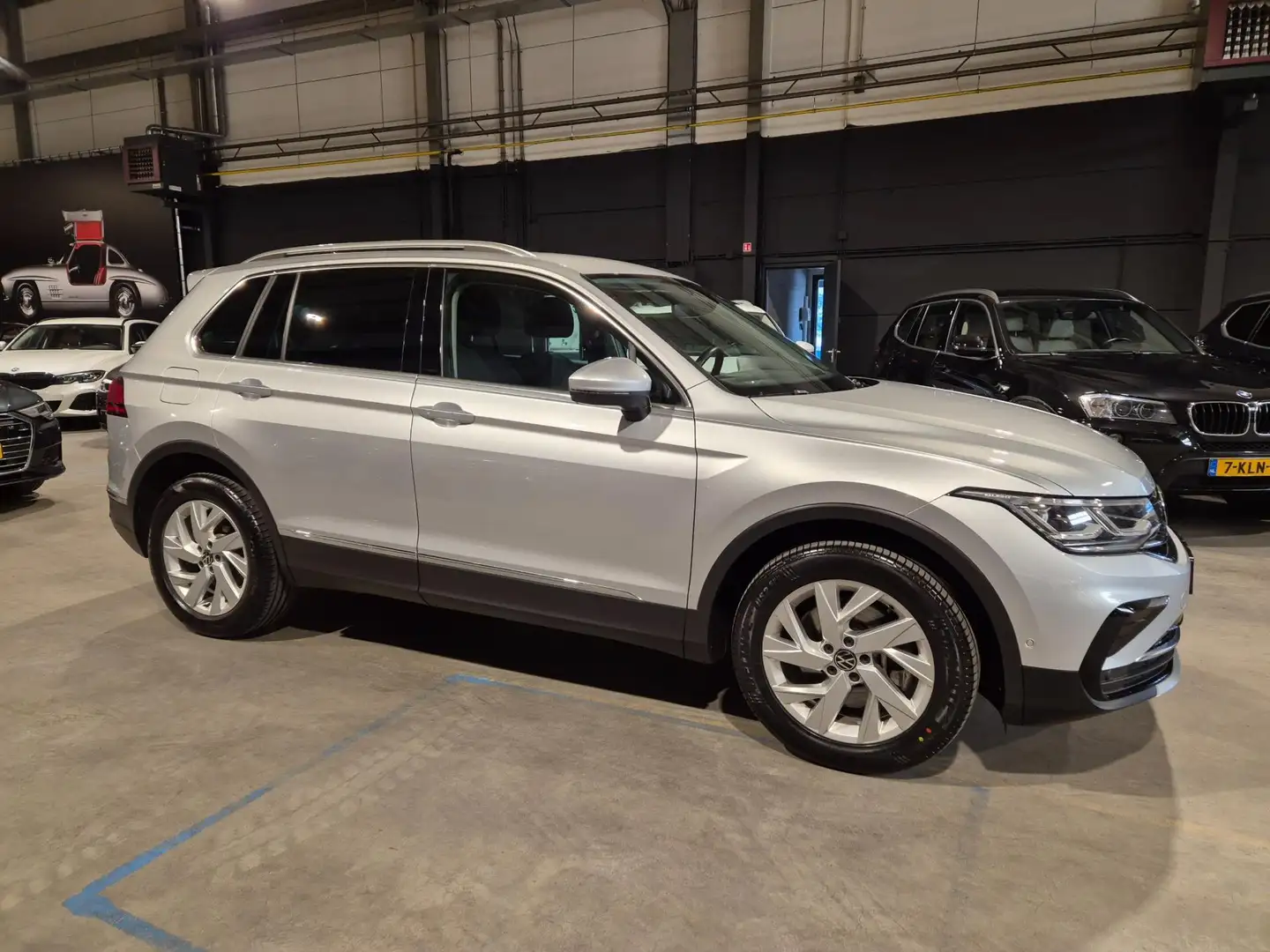 Volkswagen Tiguan 1.4 TSI eHybrid Business+ Navi - CarPlay - Camera Grijs - 2