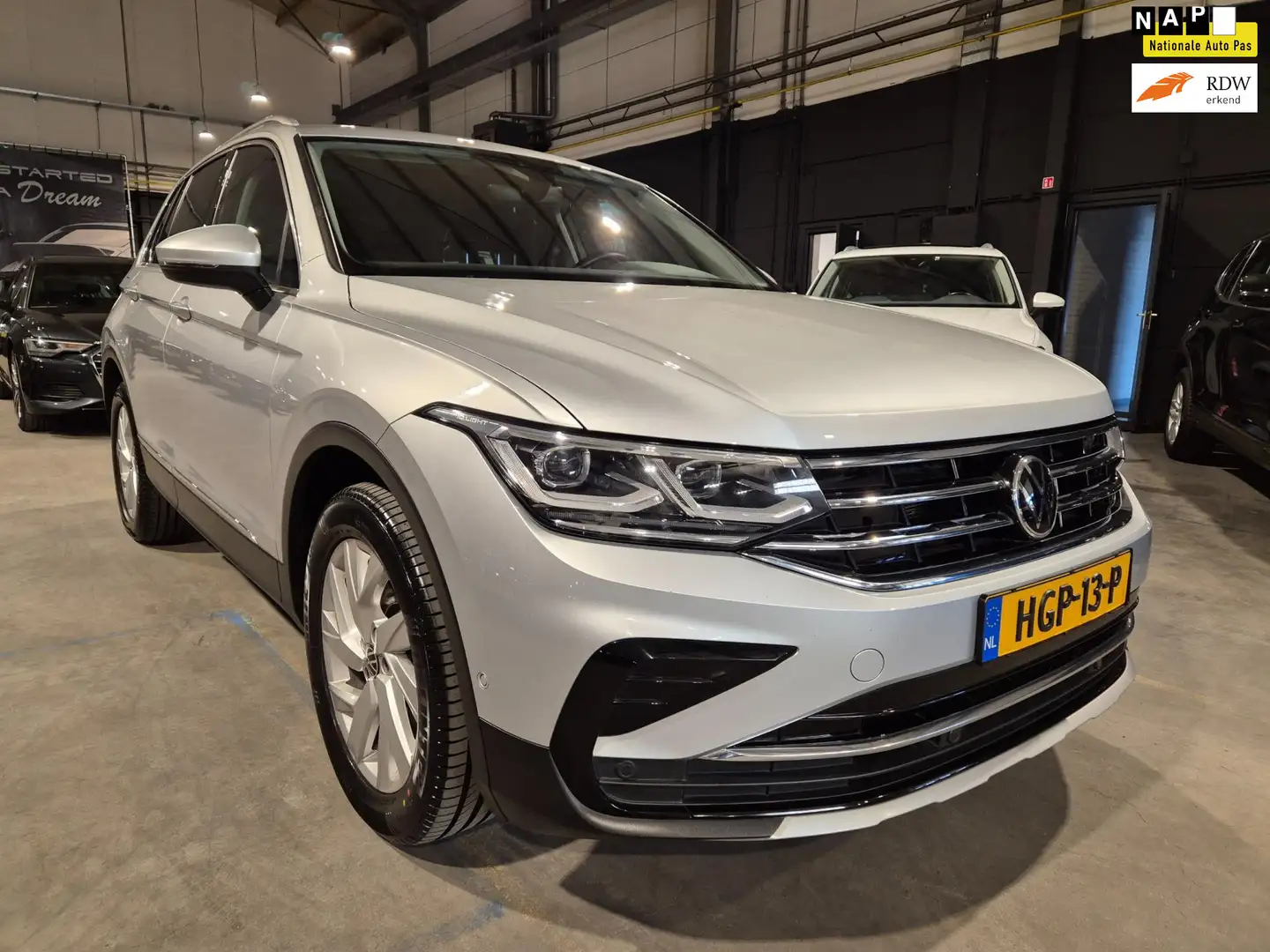 Volkswagen Tiguan 1.4 TSI eHybrid Business+ Navi - CarPlay - Camera Grijs - 1