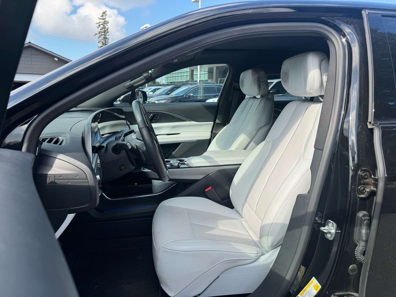 2024 Cadillac Lyriq Sport 1SK AWD | Low KM | No Accidents — снимка 1