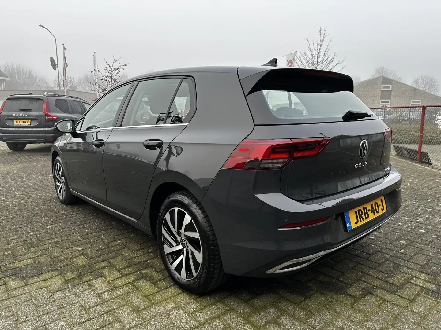 Volkswagen Golf 1.4 eHybrid Style Navigatie | Carplay | LED | ACC Grau - 2