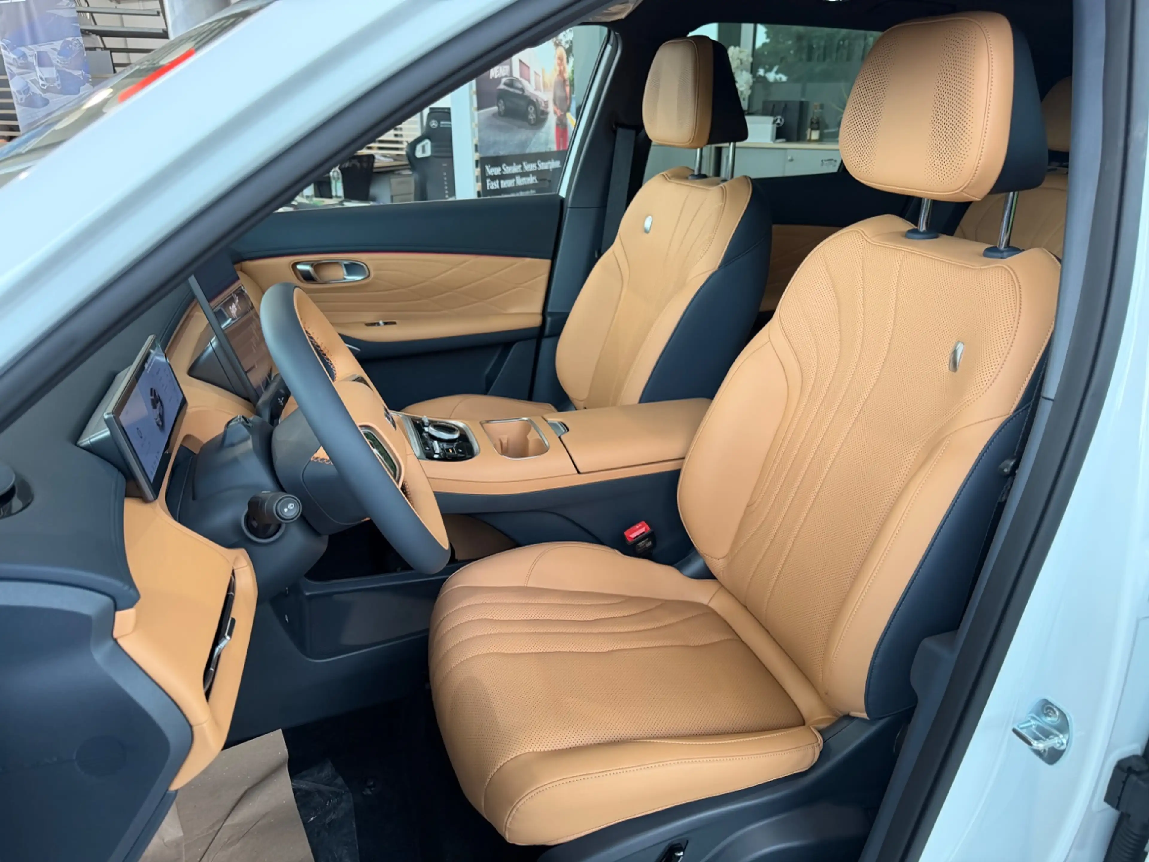 Geely Starray EM-i Max+Pano+Head Up+Massage+LED+Navi — photo 8