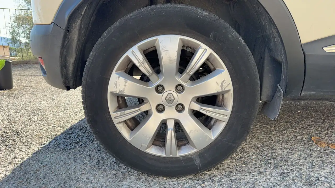 Renault Captur — photo 16