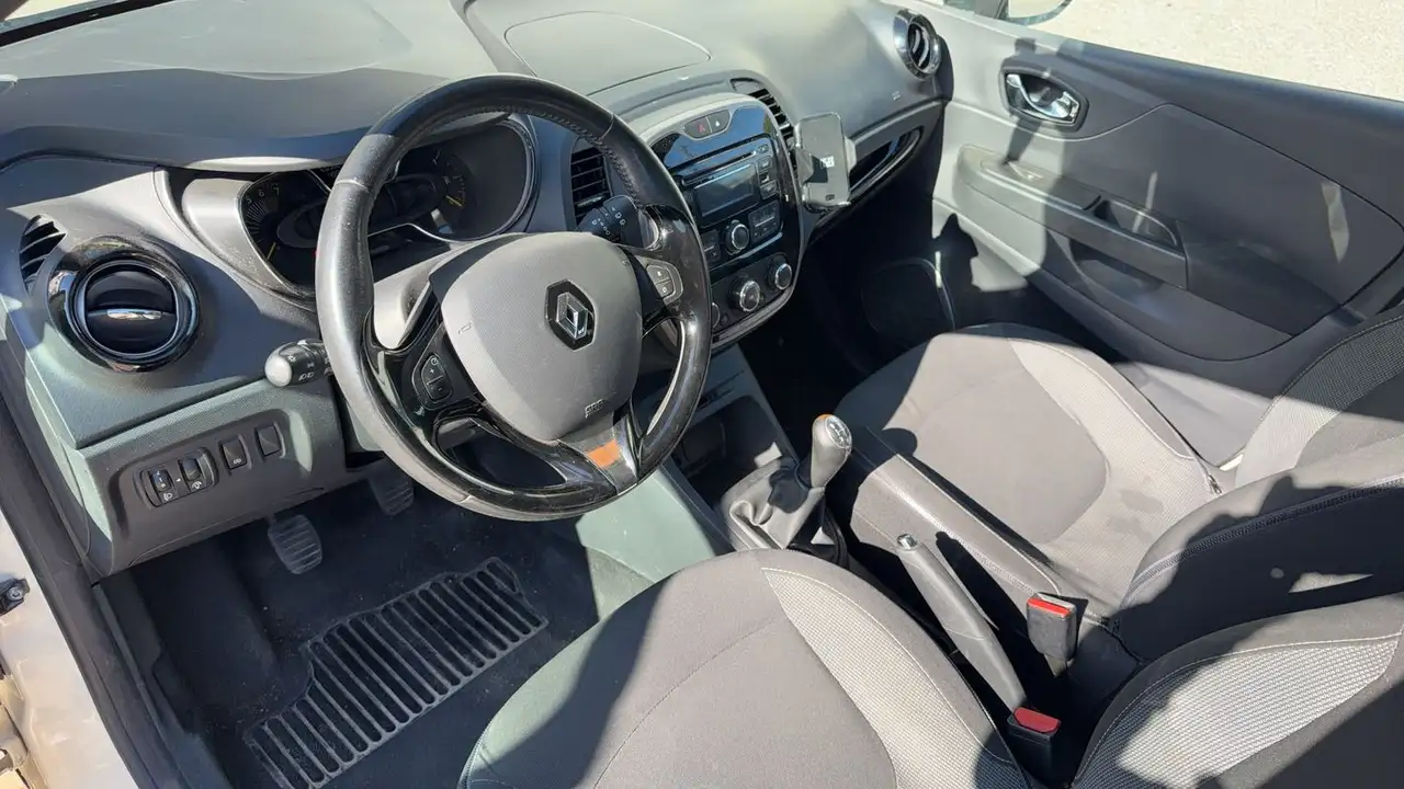 Renault Captur — photo 8