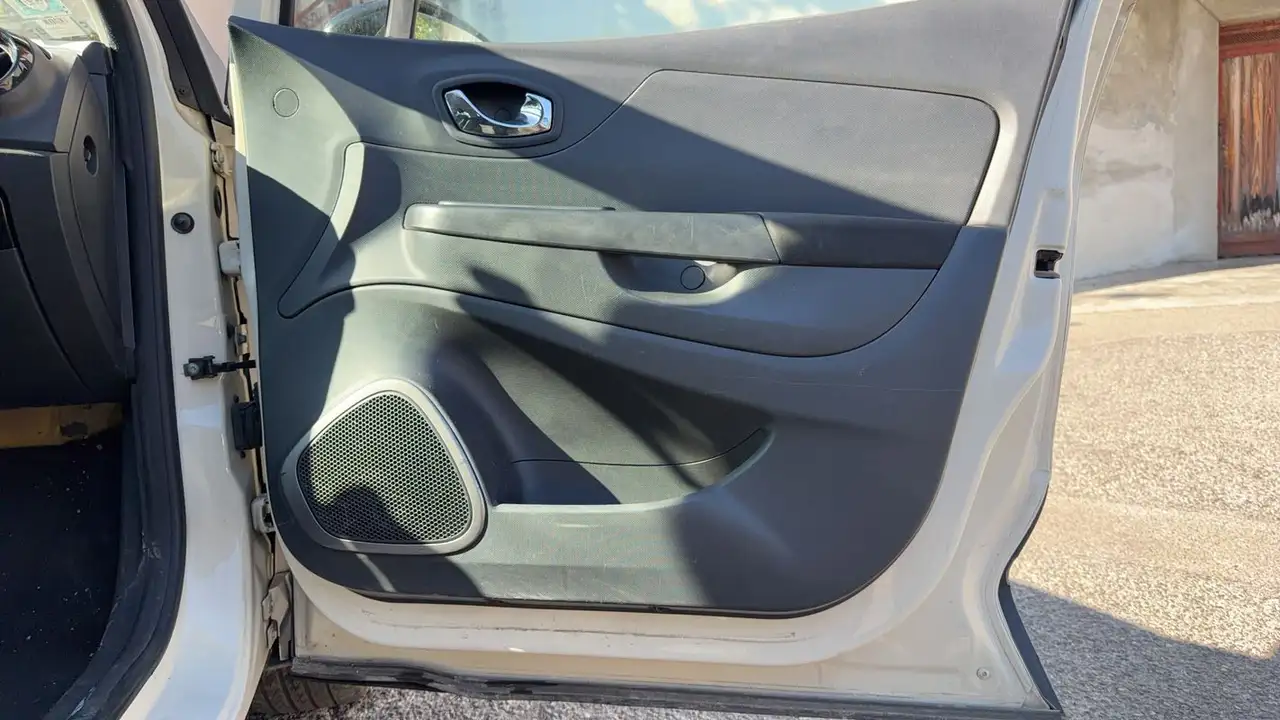Renault Captur — photo 23