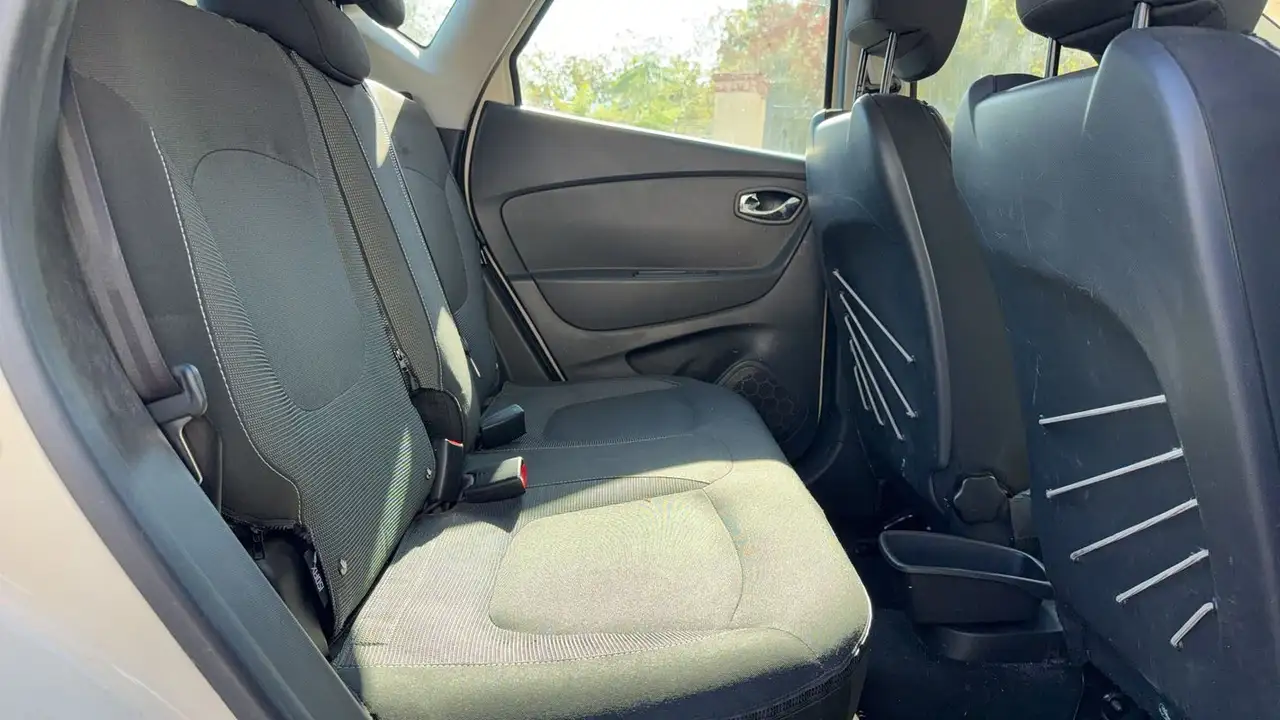 Renault Captur — photo 28