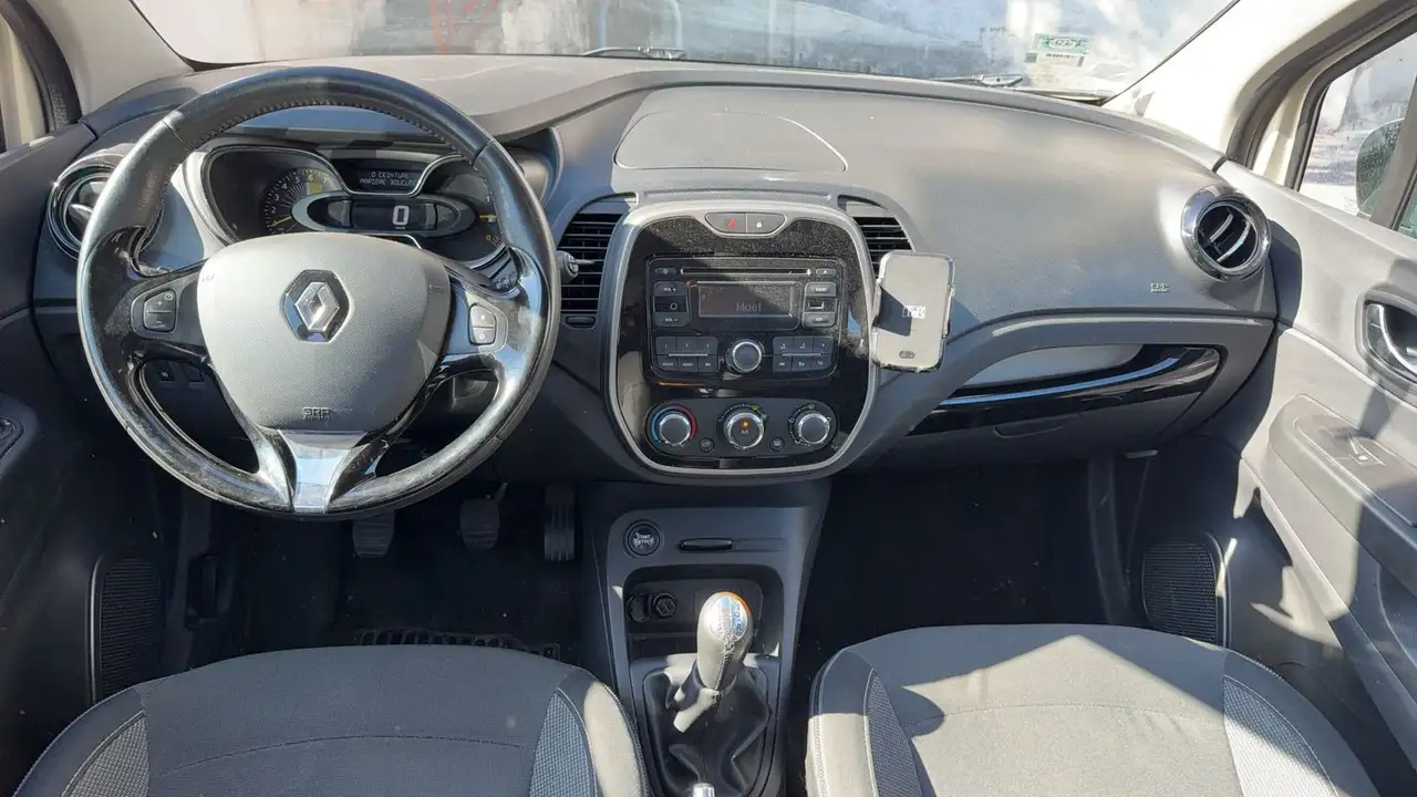Renault Captur — photo 11