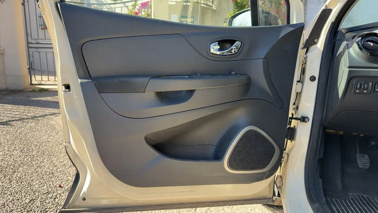Renault Captur — photo 7