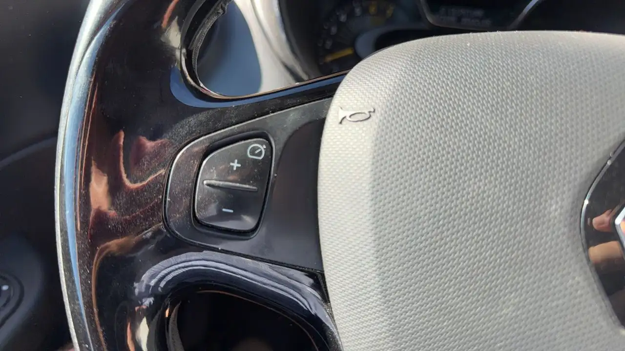 Renault Captur — photo 25