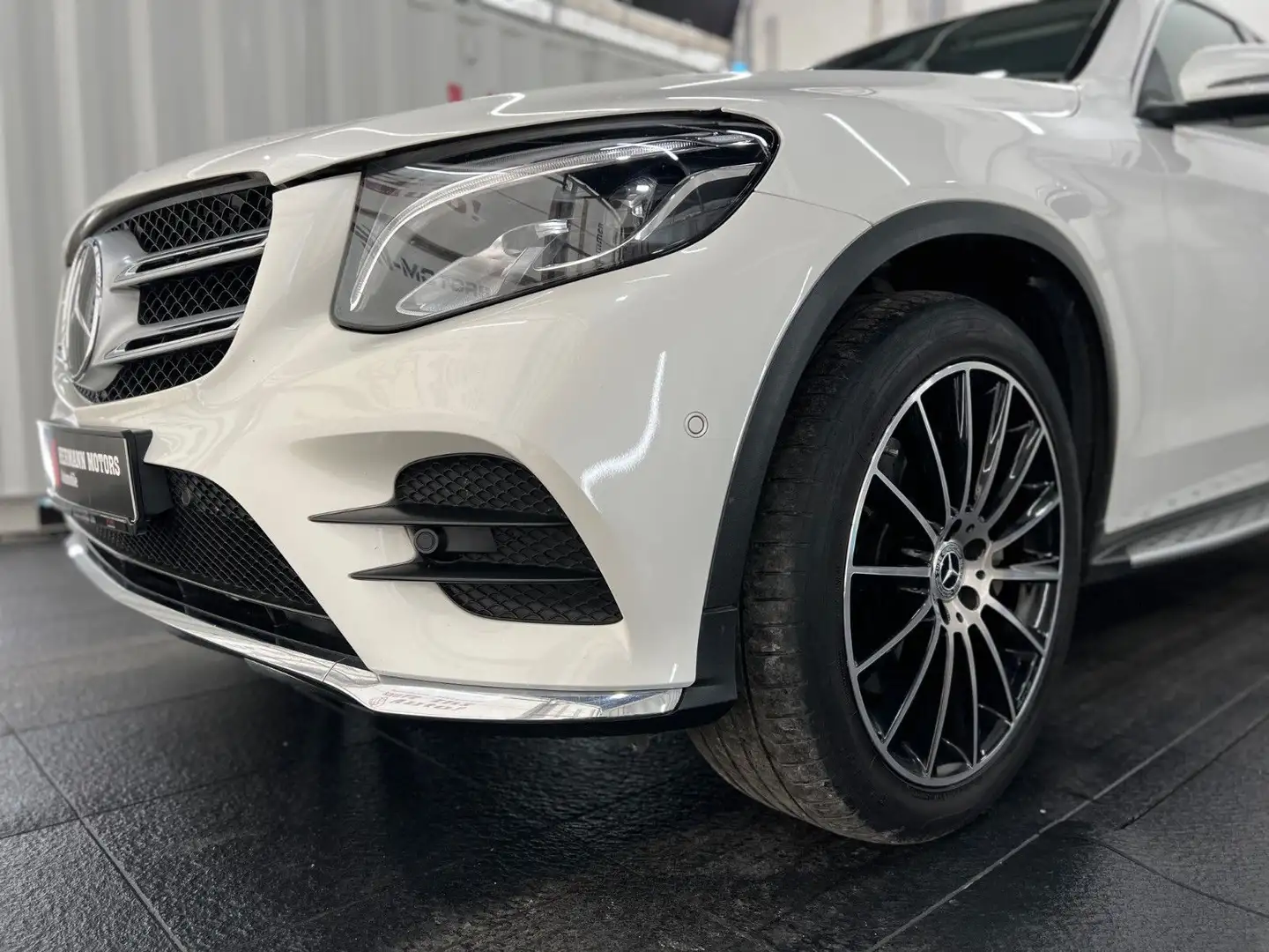Mercedes-Benz GLC 250 d 4Matic AMG Line/LED/AHK/ACC/SHZ/Bluet. Weiß - 2