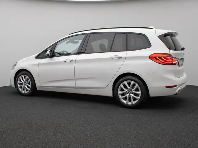 BMW 2 Series view 10