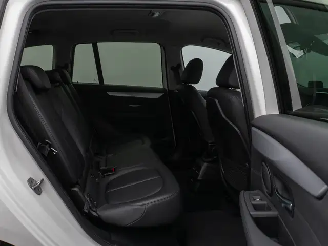 BMW 2 Series view 26