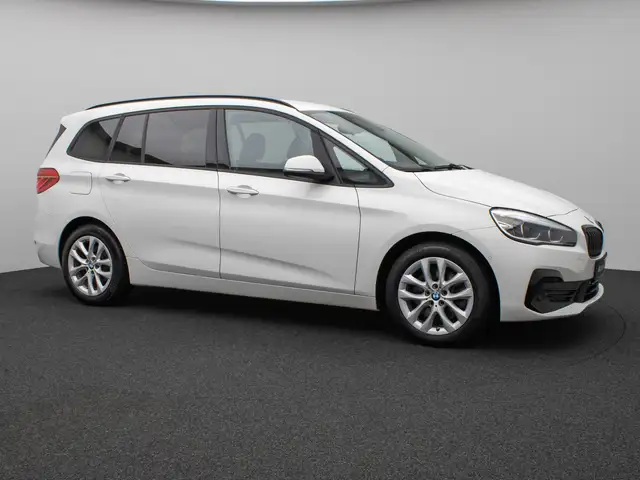 BMW 2 Series view 4
