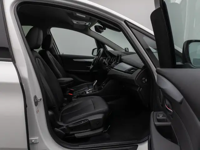 BMW 2 Series view 24