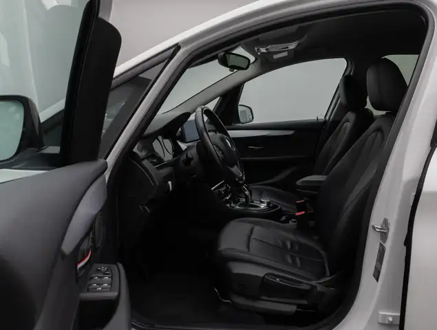 BMW 2 Series view 19