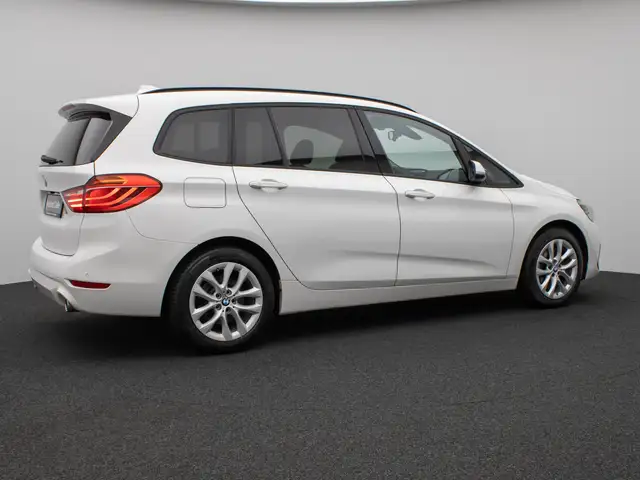 BMW 2 Series view 6