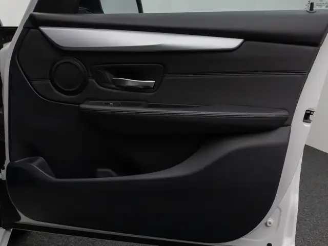 BMW 2 Series view 30