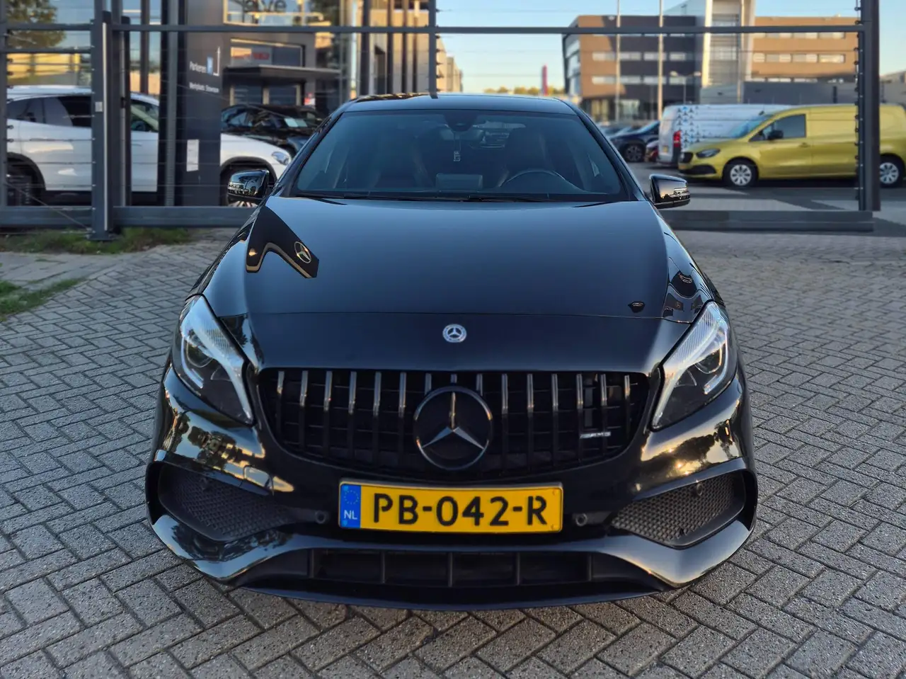 Mercedes-Benz A 180 A 180 Automaat AMG — photo 1 of 11