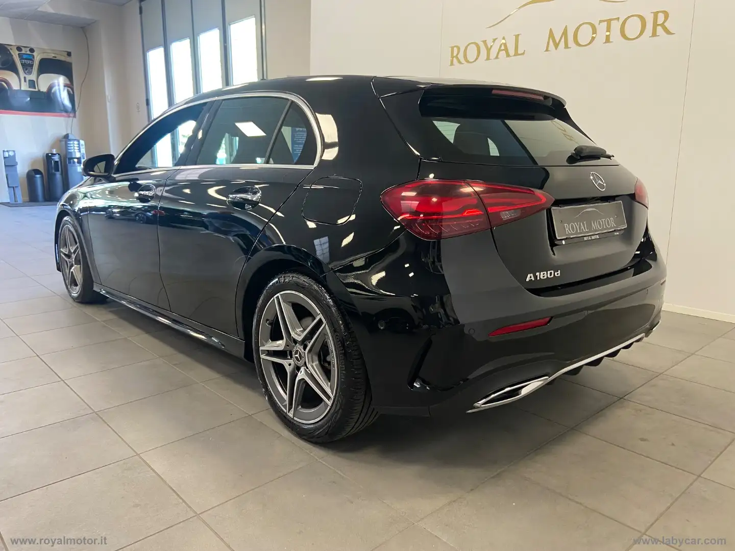 Mercedes-Benz A 180 A 180 d Automatic Premium AMG Line Zwart - 2