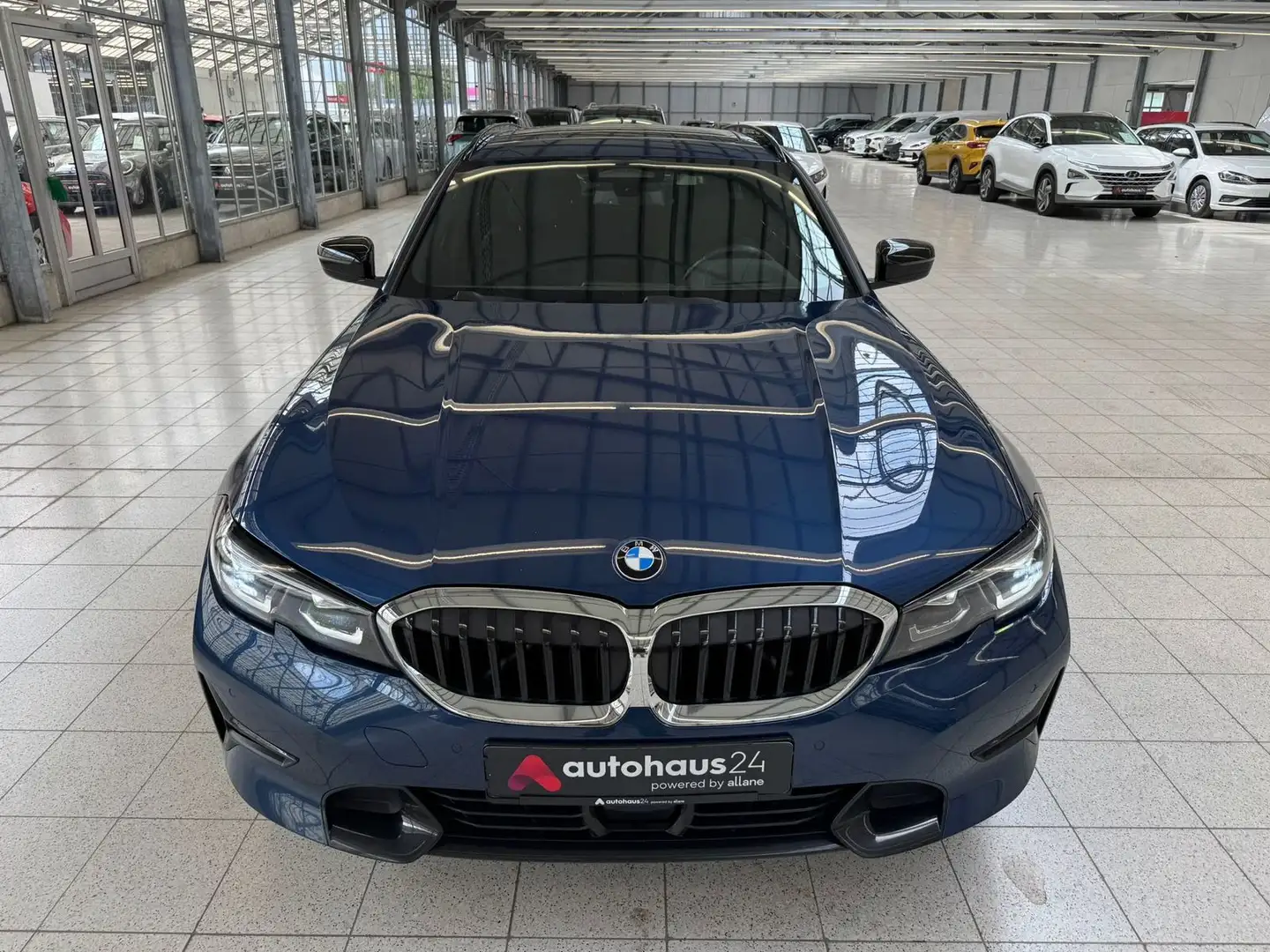 BMW 330 i Sport Line HeadUp|LED|Pano|Sitzhzg Bleu - 2
