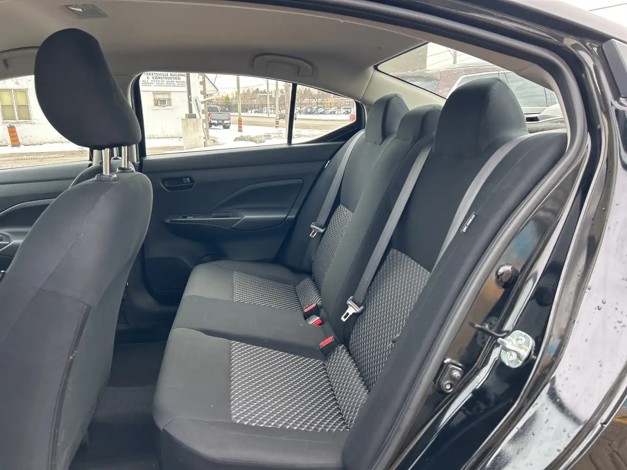 Nissan Versa снимка Nissan Versa