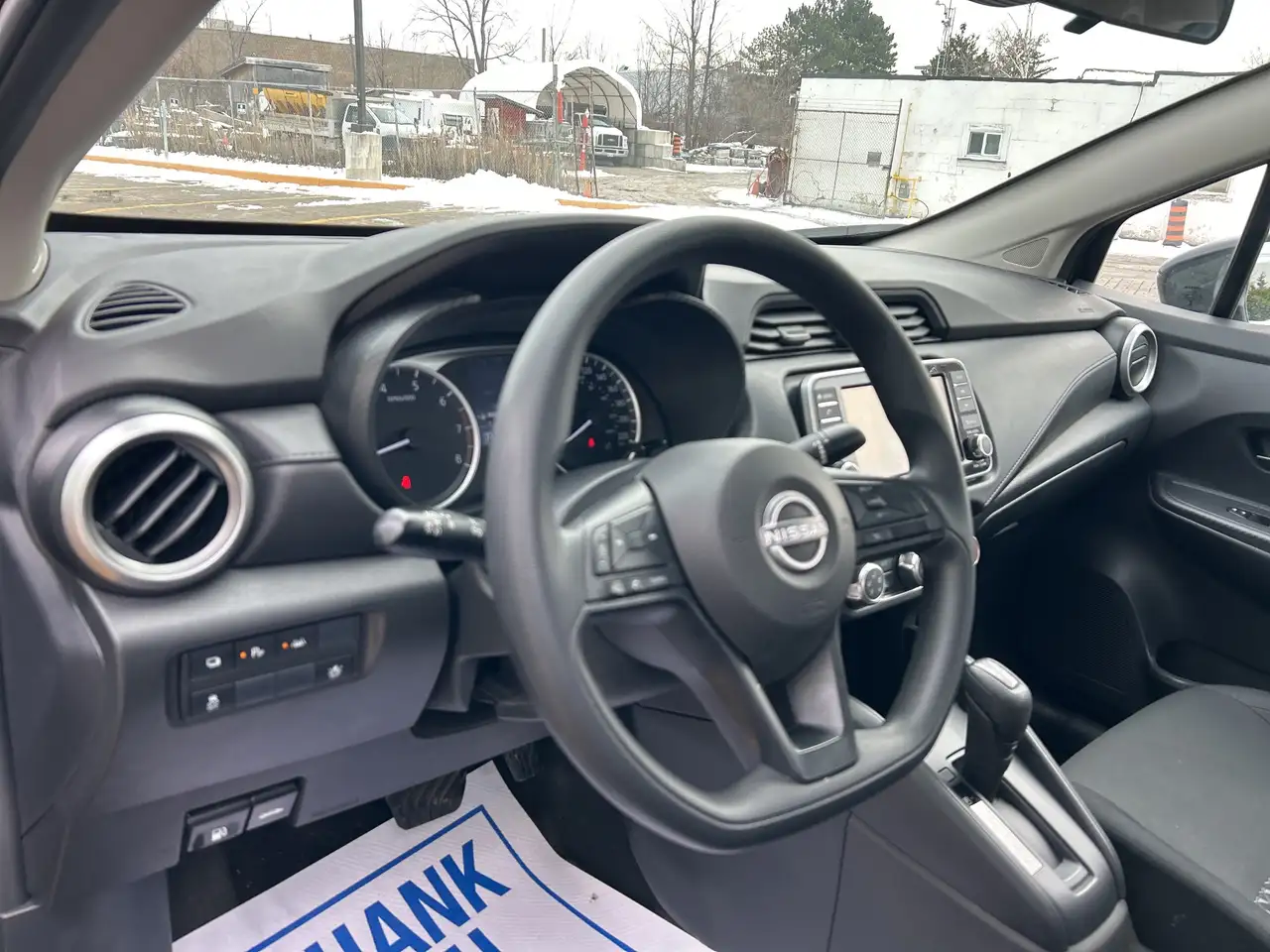 Nissan Versa снимка Nissan Versa