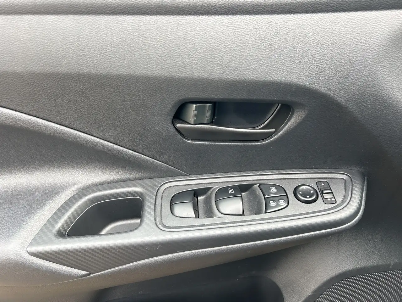 Nissan Versa снимка Nissan Versa