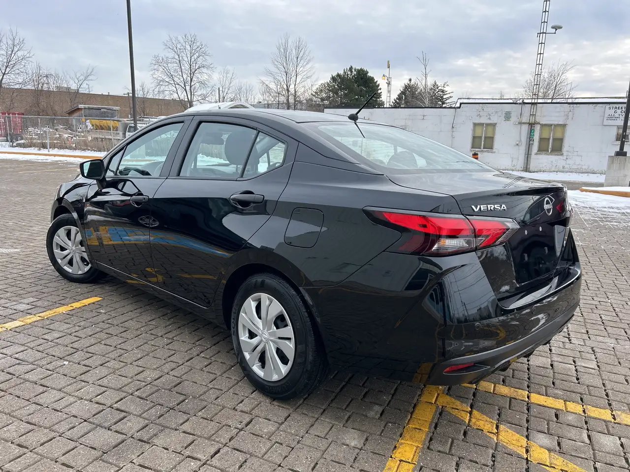 Nissan Versa снимка Nissan Versa