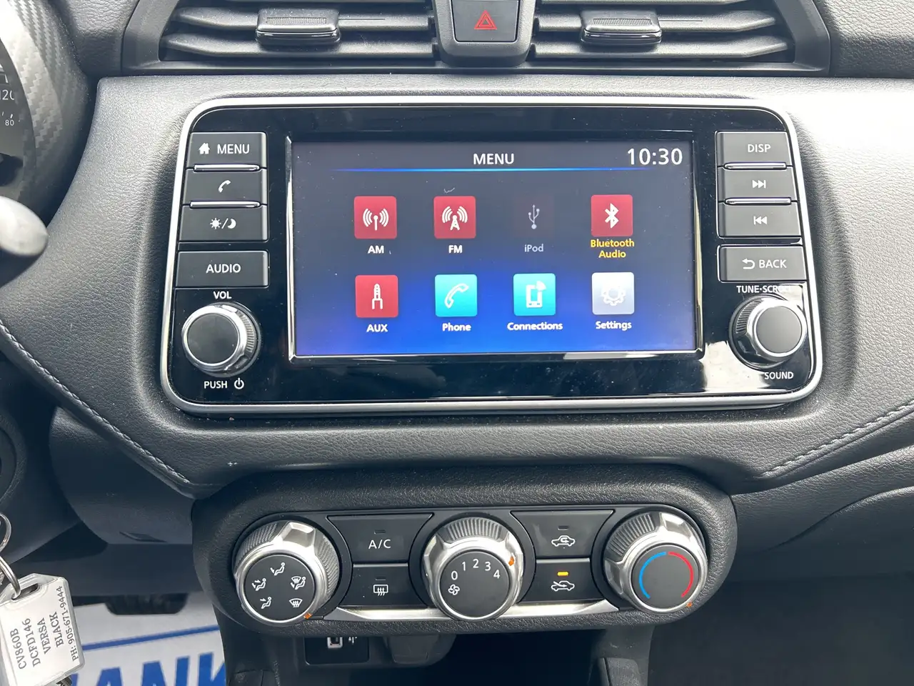 Nissan Versa снимка Nissan Versa