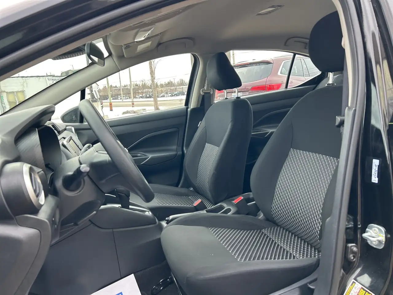 Nissan Versa снимка Nissan Versa