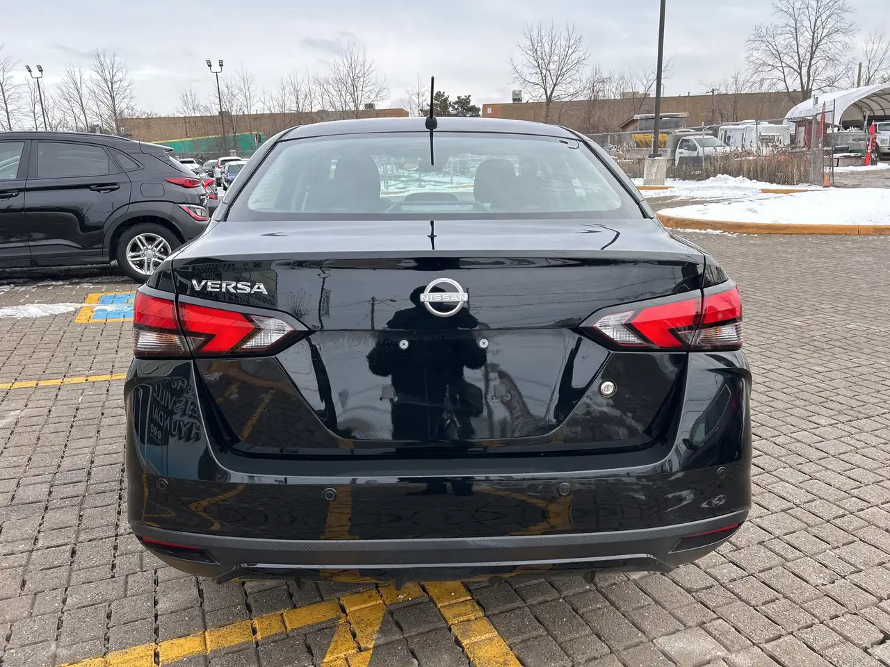 Nissan Versa снимка Nissan Versa