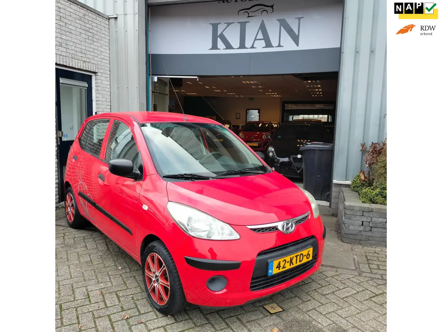 Hyundai i10 1.1 Active Cool Rouge - 1