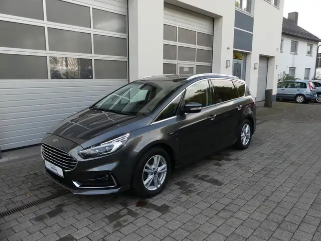 Ford S-Max S-MAX Titanium*AHK*Winterreifen