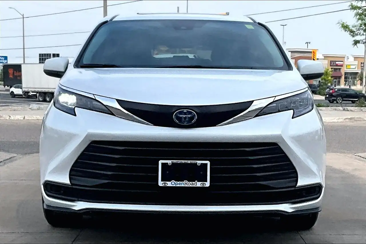 Toyota Sienna снимка Toyota Sienna
