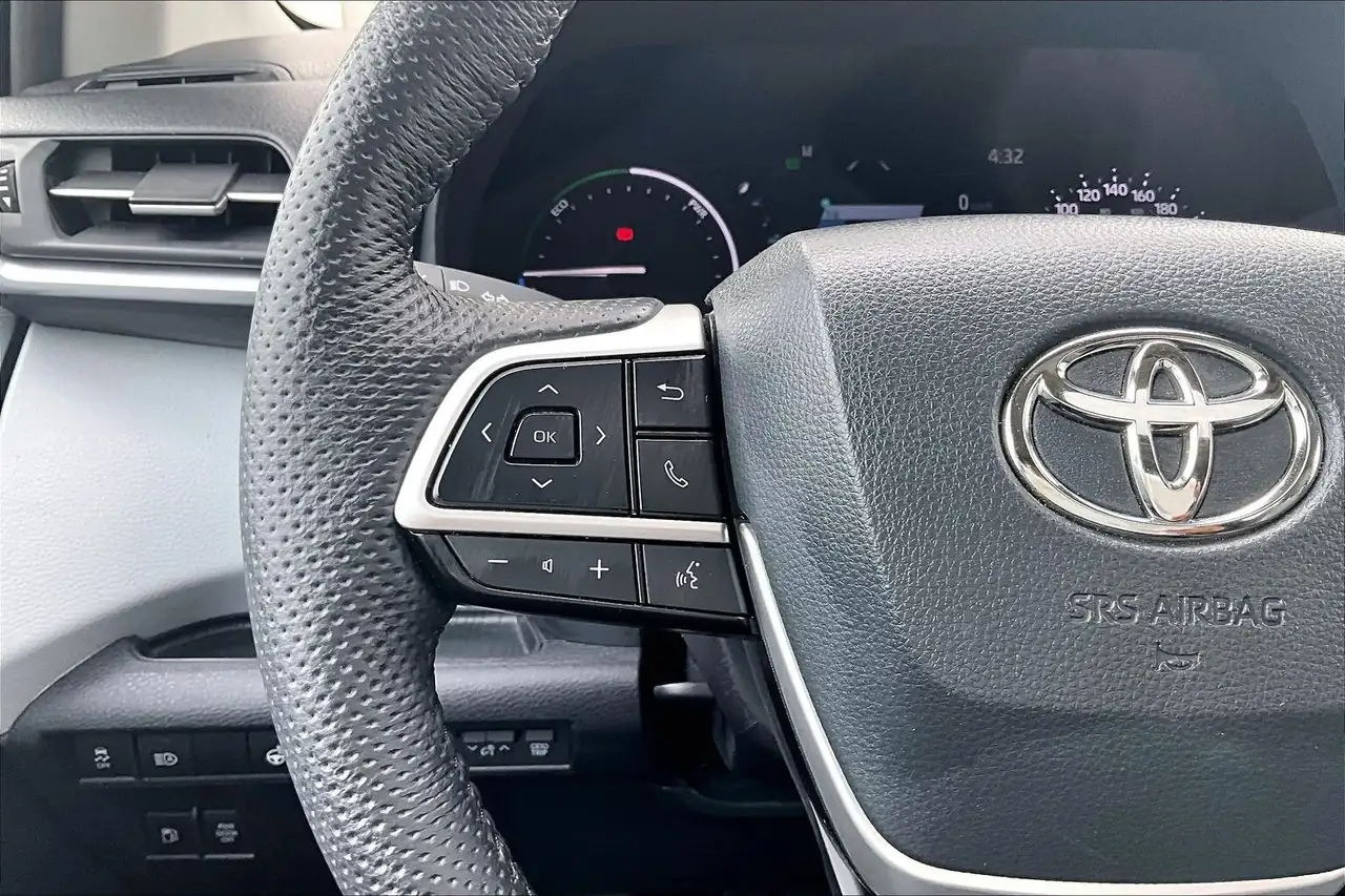 Toyota Sienna снимка Toyota Sienna