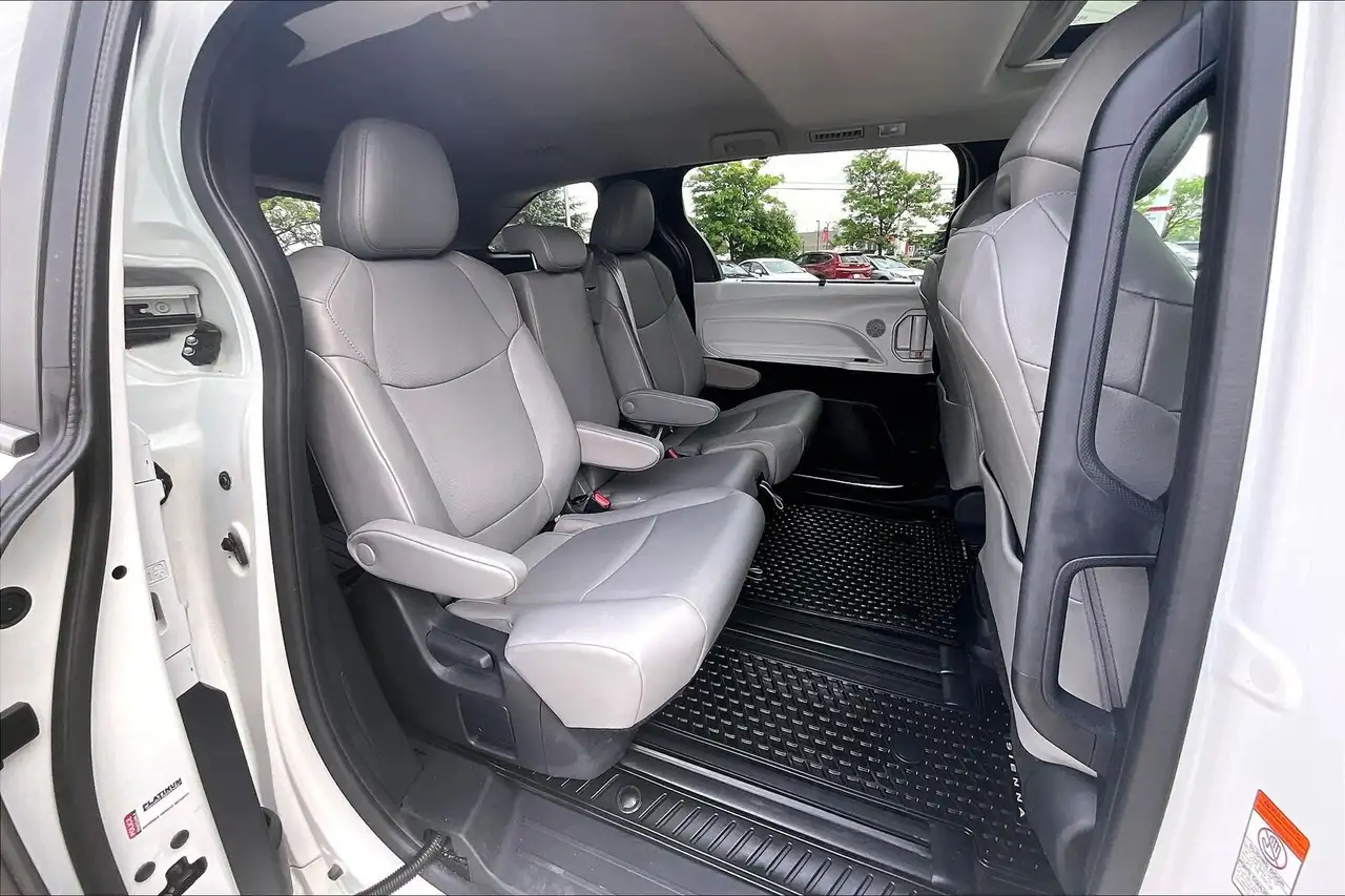 Toyota Sienna снимка Toyota Sienna