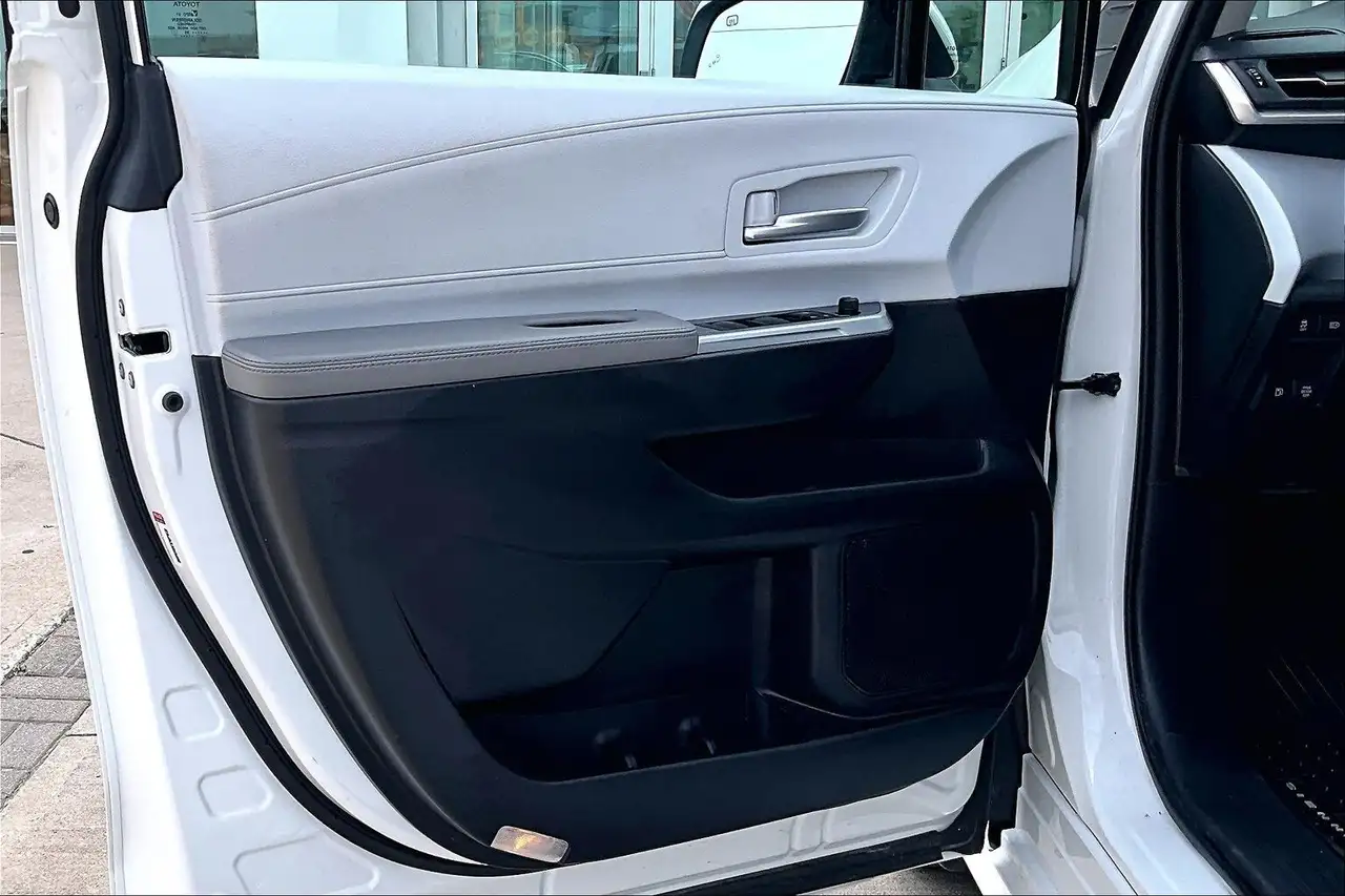 Toyota Sienna снимка Toyota Sienna