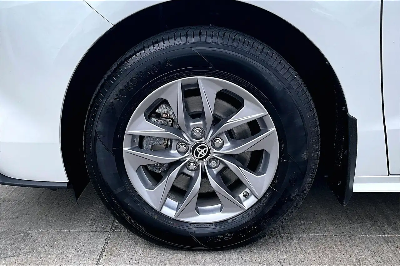 Toyota Sienna снимка Toyota Sienna