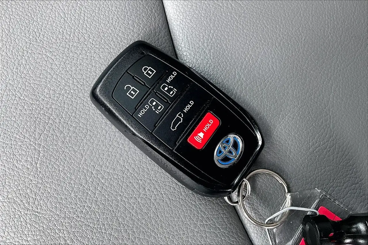 Toyota Sienna снимка Toyota Sienna