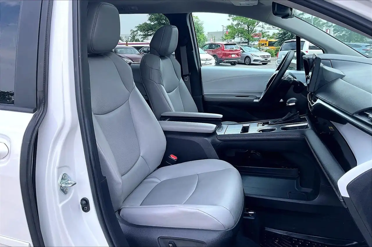 Toyota Sienna снимка Toyota Sienna