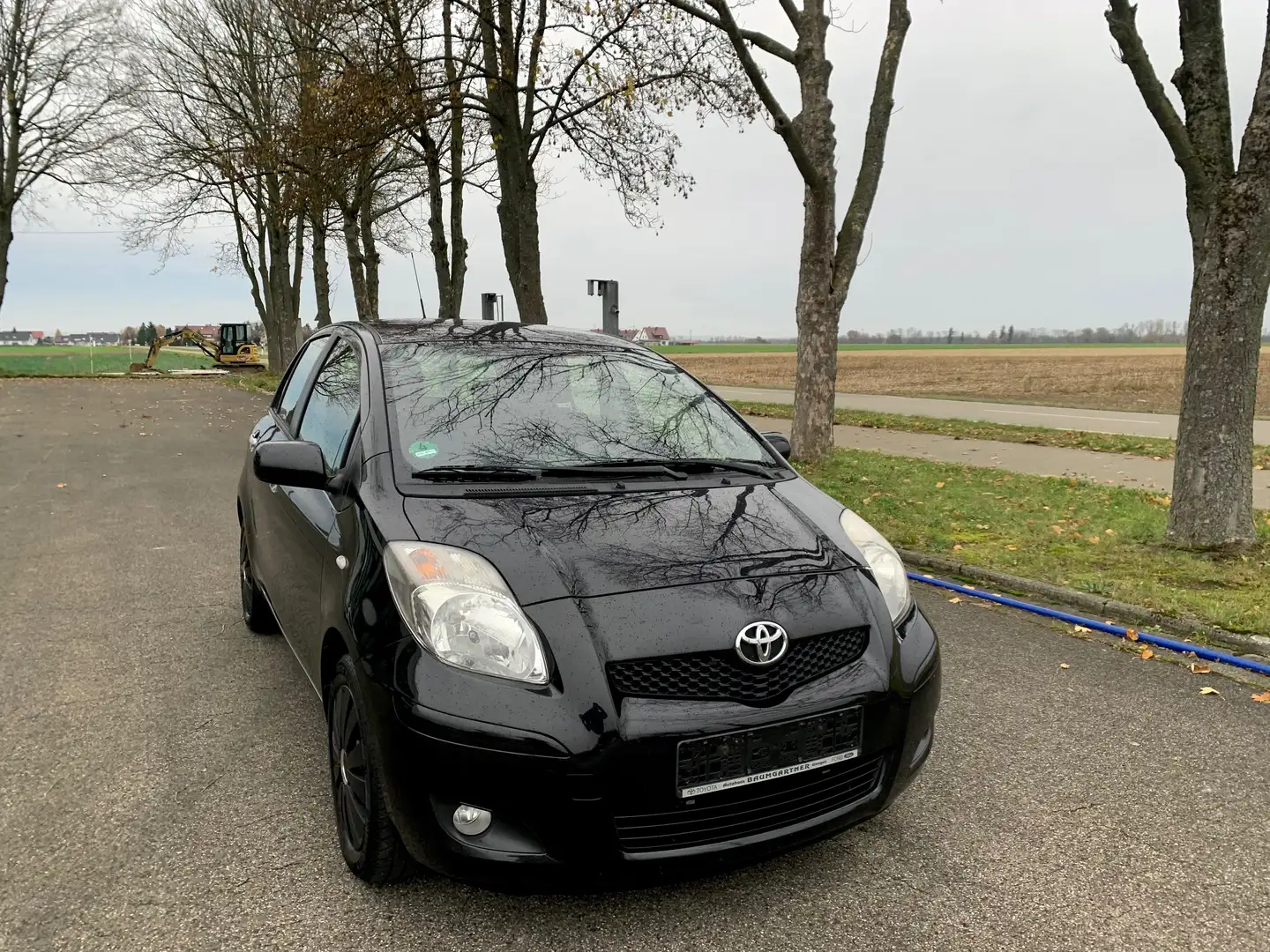 Toyota Yaris 1.33 VVT-i Executive Schwarz - 1