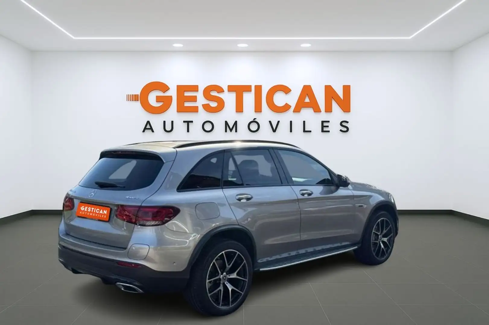 Mercedes-Benz GLC 300 e 4MATIC Grijs - 2