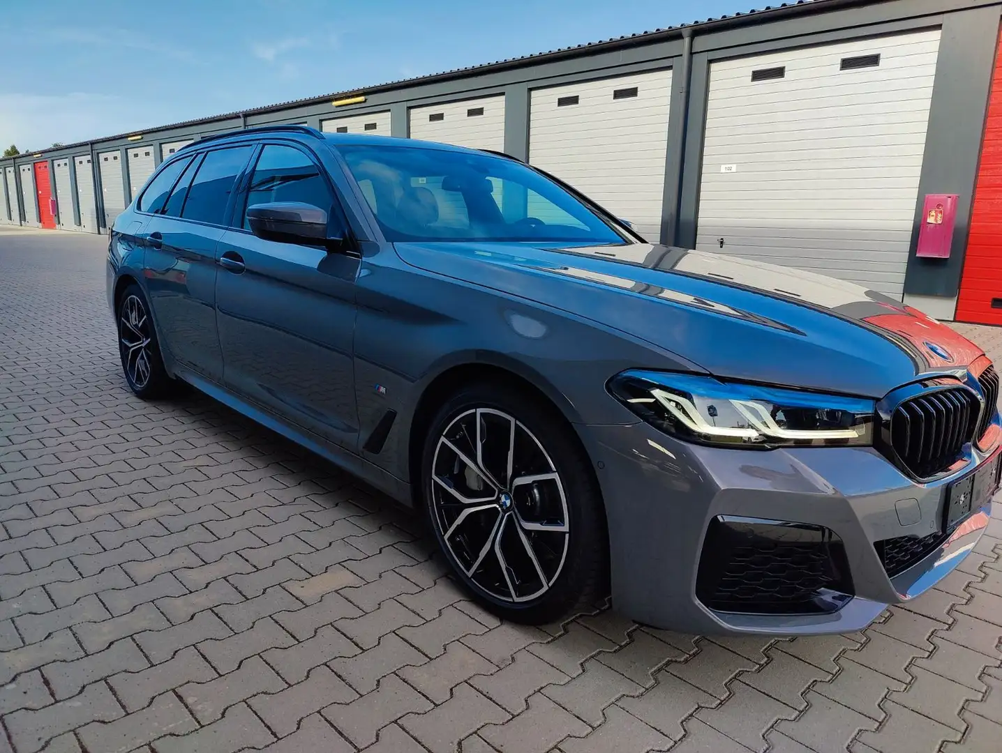 BMW 540 d xDrive M Sport LAZER Head-Up PANO AHK RKam Grigio - 1