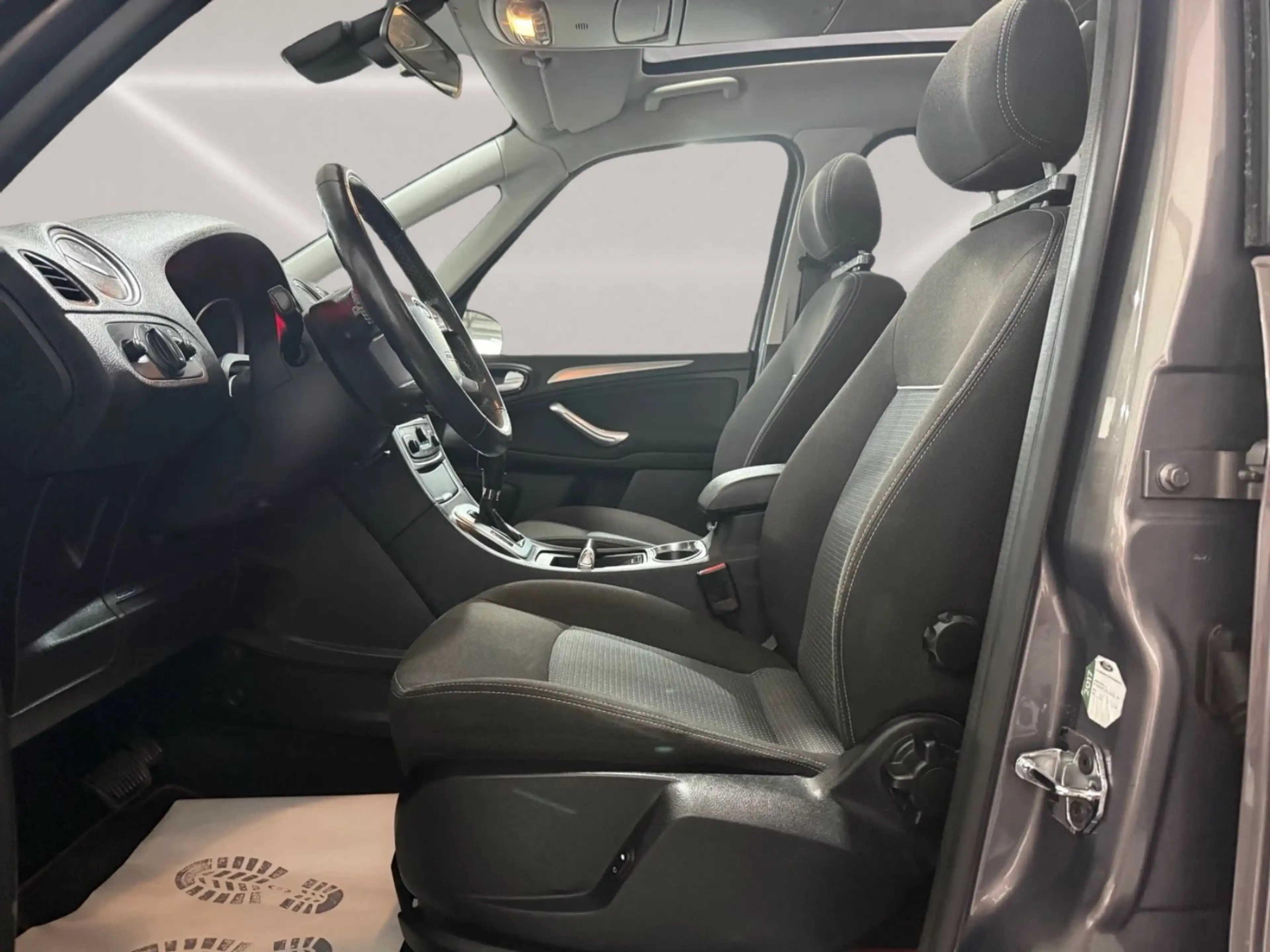 Ford Galaxy Business Edition — photo 14