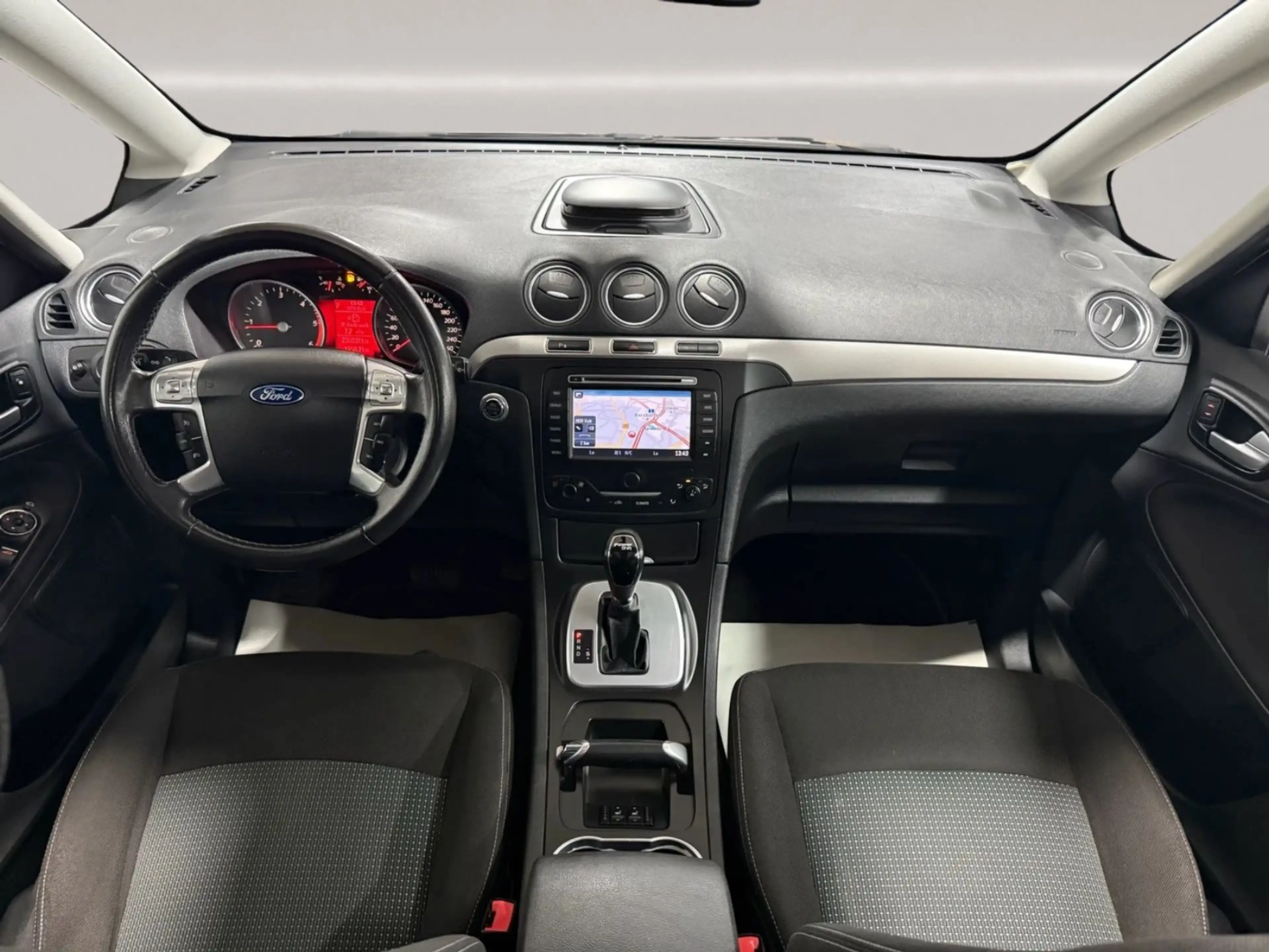 Ford Galaxy Business Edition — photo 15