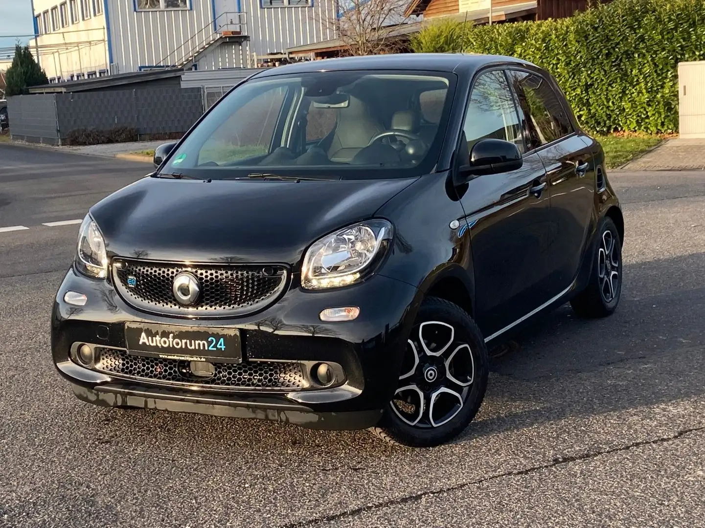 smart forFour forfour electric drive / EQ*Autom.*Navi* Schwarz - 1