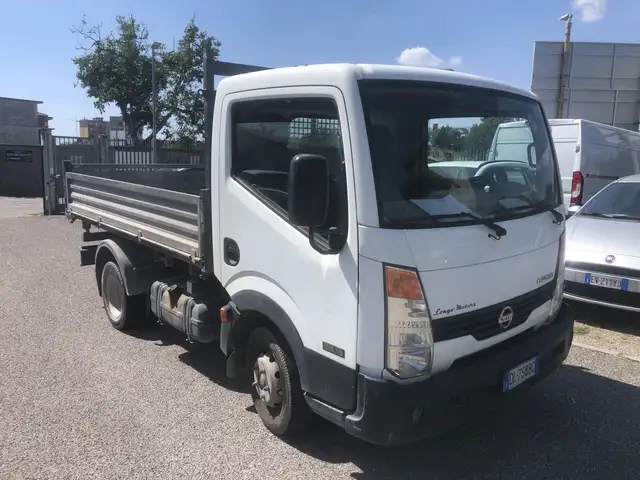 Nissan Cabstar Ribaltabile Trilaterale Cantoni